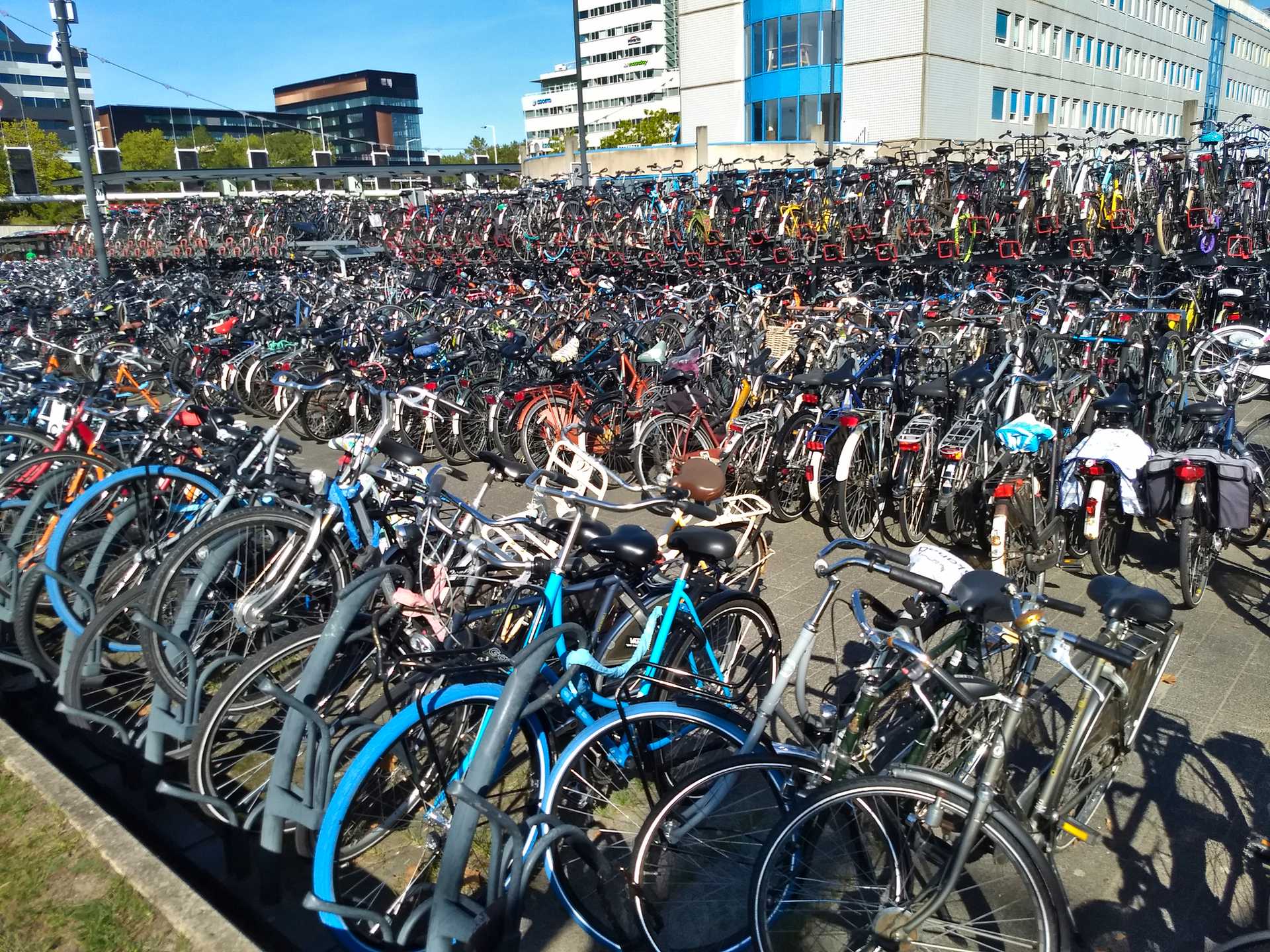 <p>Eindhoven &#8211; a lot of bikes parked at the station</p>
